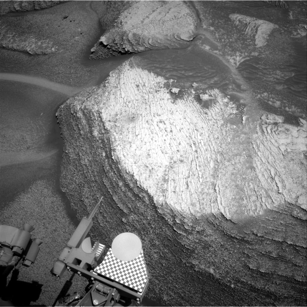 Mars image captured by NAV_RIGHT_B on Curiosity