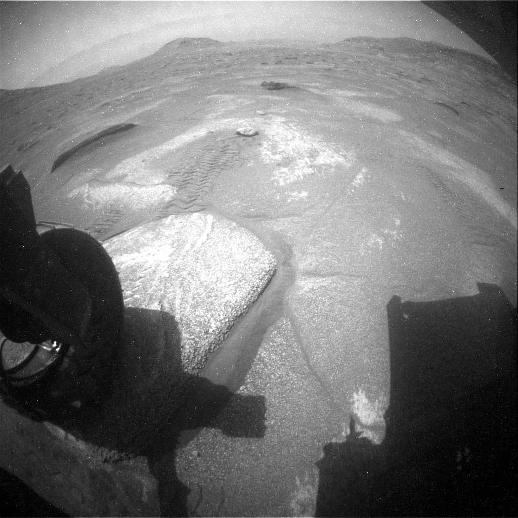 Mars image captured by RHAZ_RIGHT_B on Curiosity