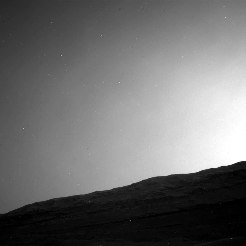 Mars image captured by NAV_RIGHT_B on Curiosity