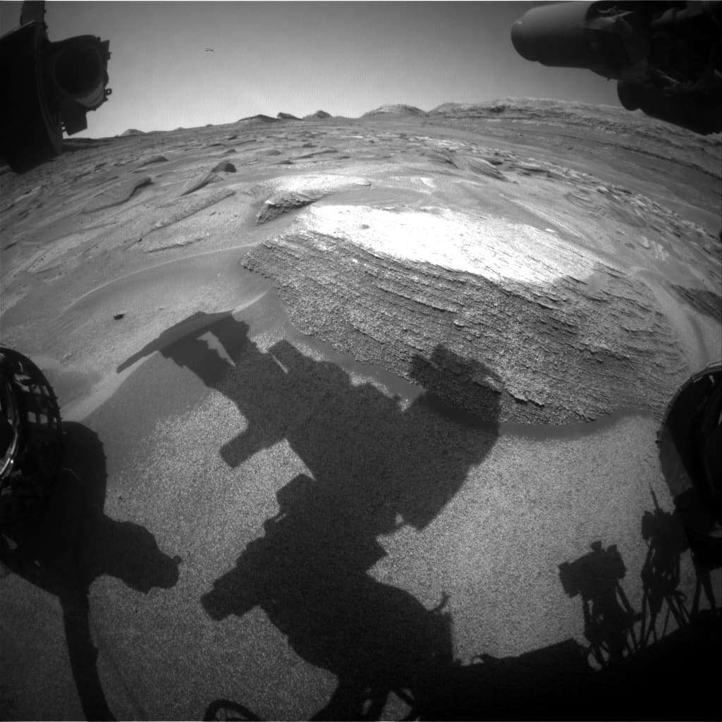 Mars image captured by FHAZ_RIGHT_B on Curiosity