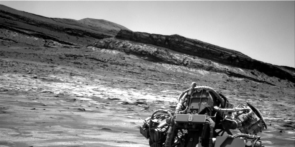 Mars image captured by NAV_RIGHT_B on Curiosity
