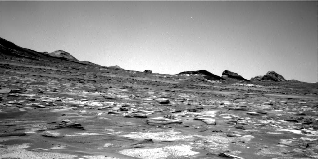 Mars image captured by NAV_RIGHT_B on Curiosity