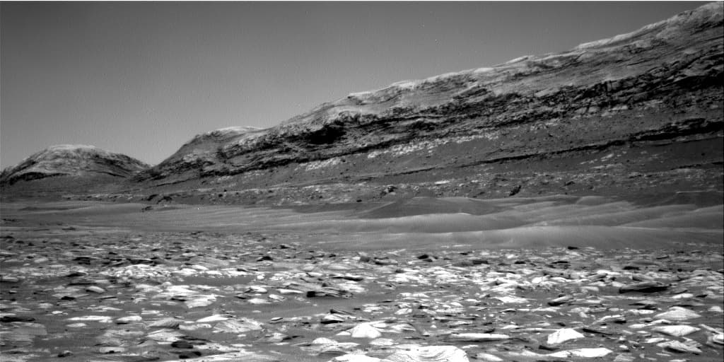 Mars image captured by NAV_RIGHT_B on Curiosity