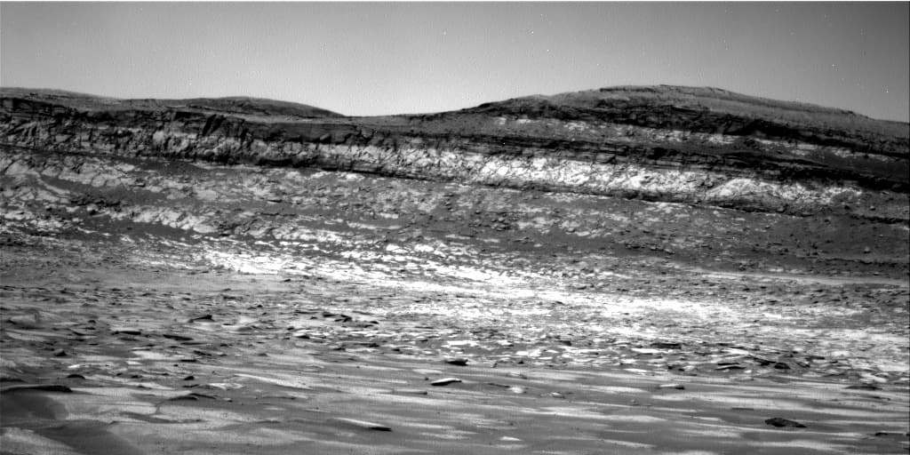 Mars image captured by NAV_RIGHT_B on Curiosity