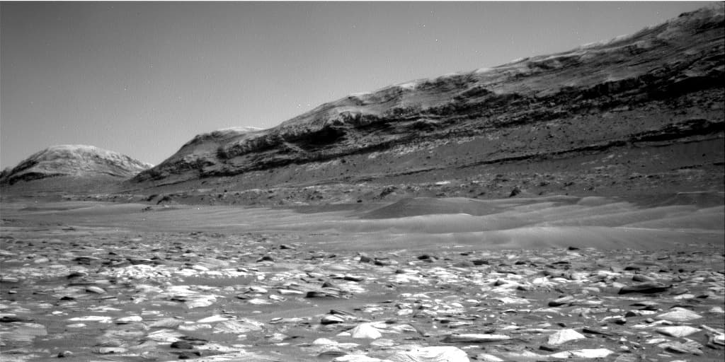 Mars image captured by NAV_RIGHT_B on Curiosity