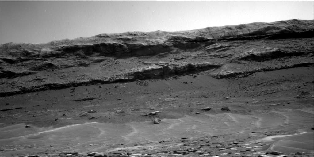 Mars image captured by NAV_RIGHT_B on Curiosity