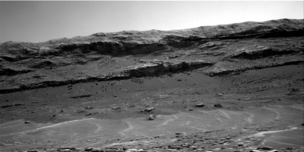 Mars image captured by NAV_RIGHT_B on Curiosity