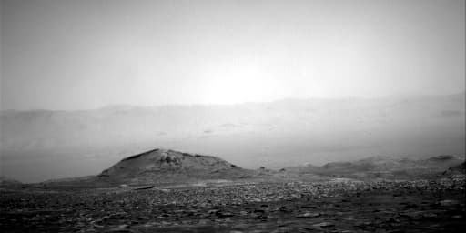 Mars image captured by NAV_RIGHT_B on Curiosity