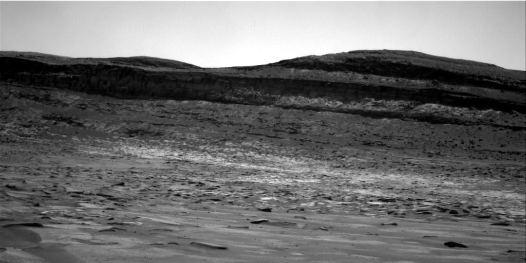 Mars image captured by NAV_RIGHT_B on Curiosity
