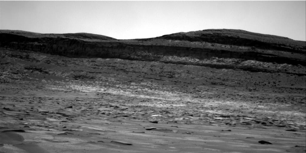 Mars image captured by NAV_RIGHT_B on Curiosity