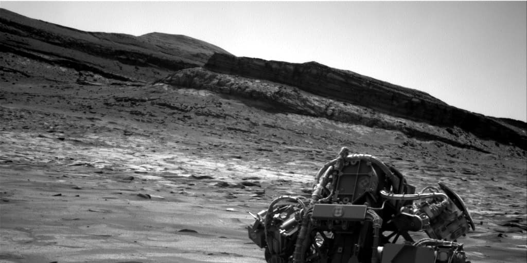 Mars image captured by NAV_RIGHT_B on Curiosity