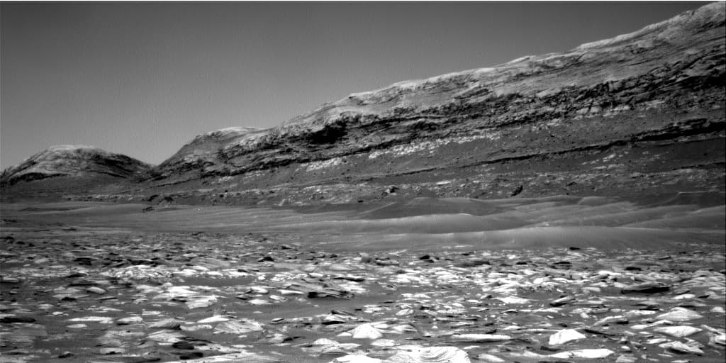 Mars image captured by NAV_RIGHT_B on Curiosity