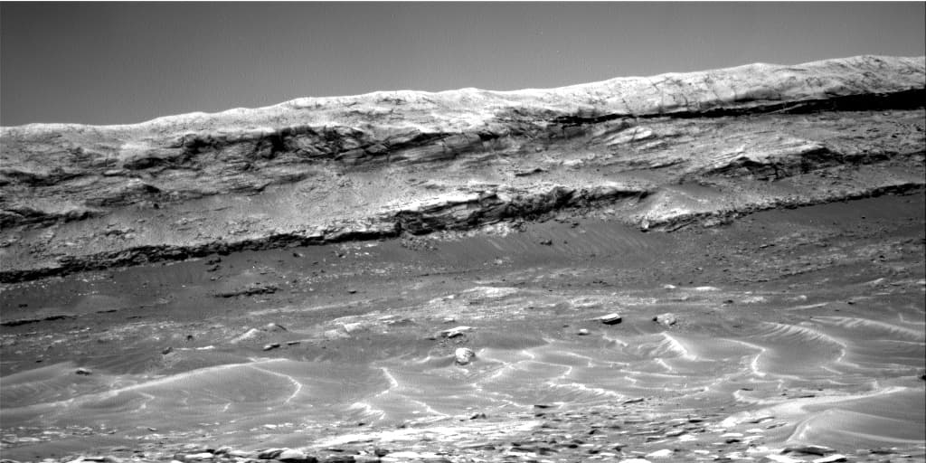 Mars image captured by NAV_RIGHT_B on Curiosity