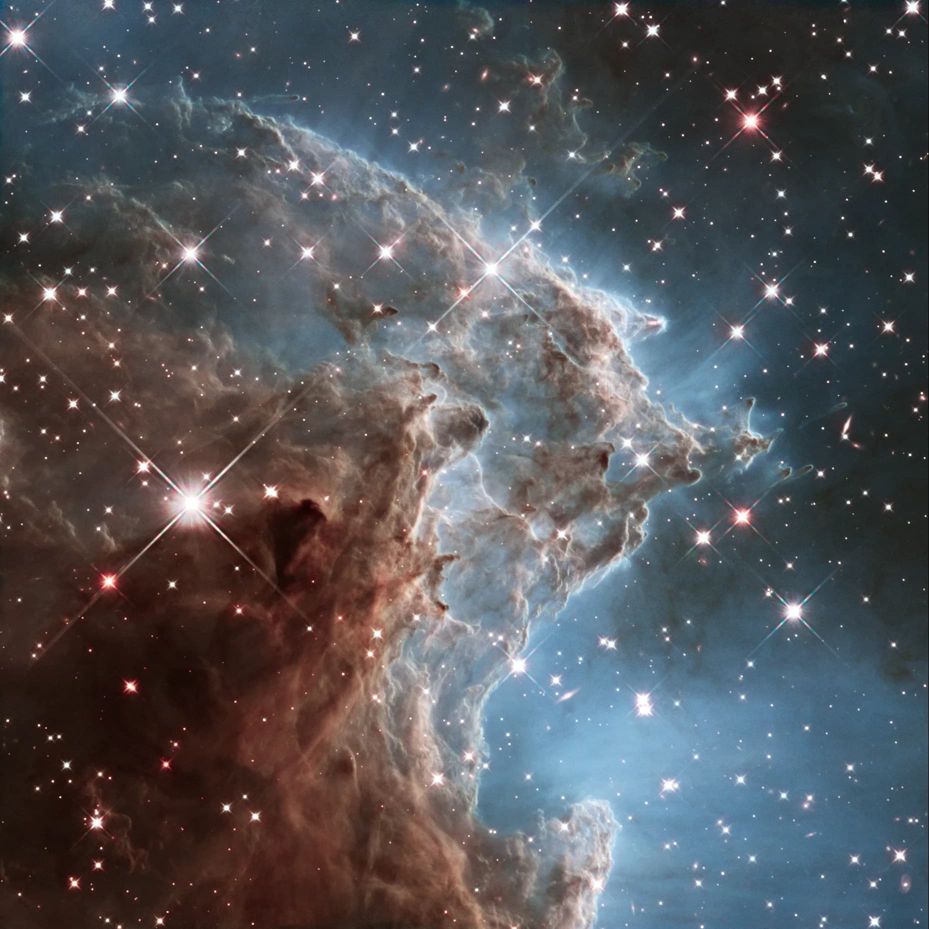 Hubble Celebrates 24th Anniversary with Infrared Image of Nearby Star Factory