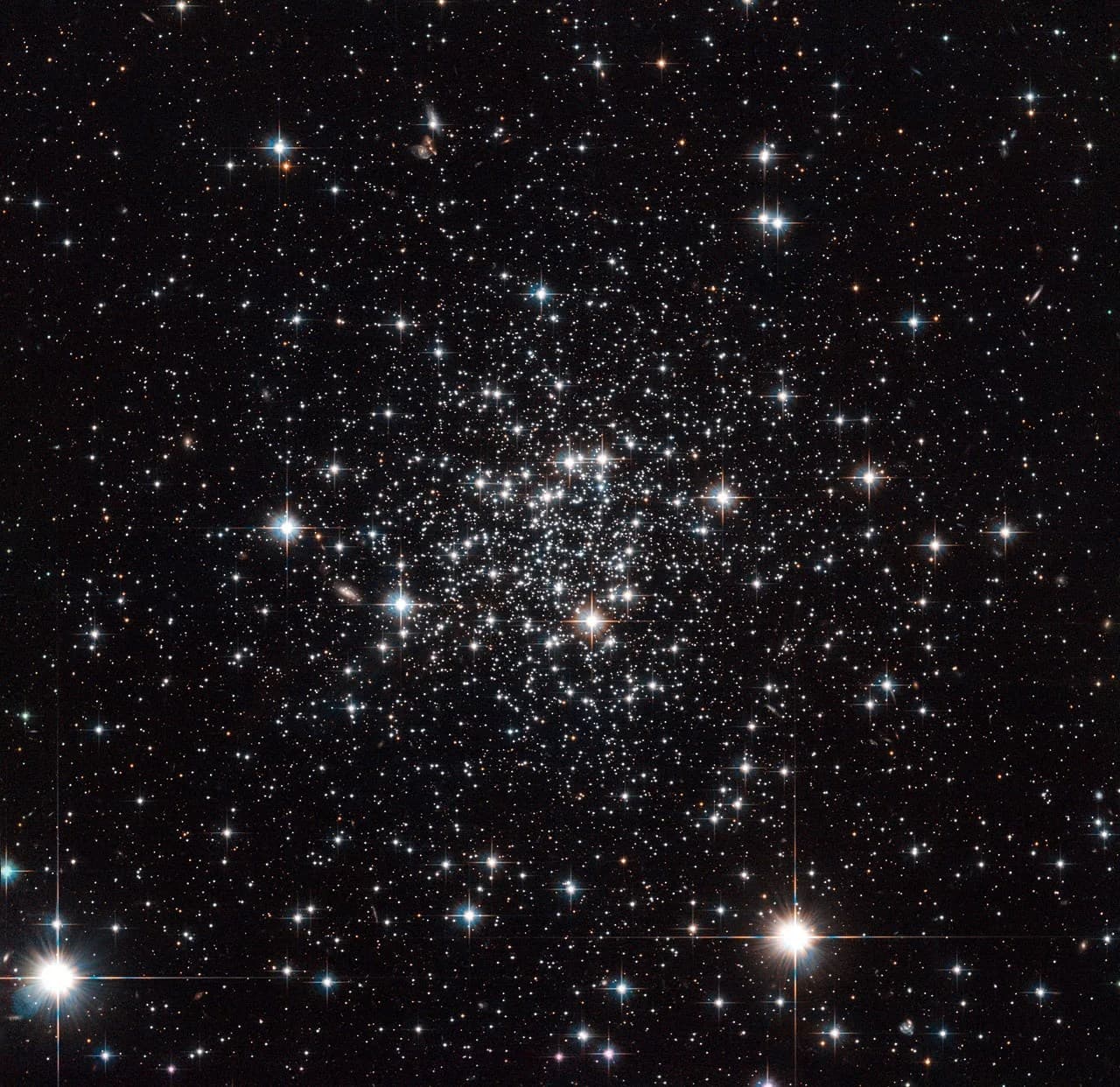 Hubble Looks Into Terzan 7