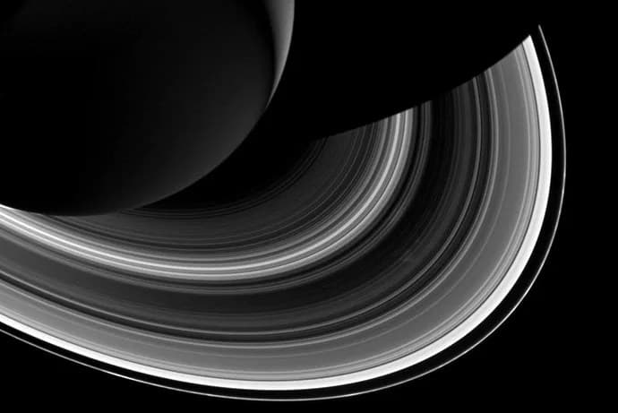 Bright Clumps in Saturn Ring Now Mysteriously Scarce
