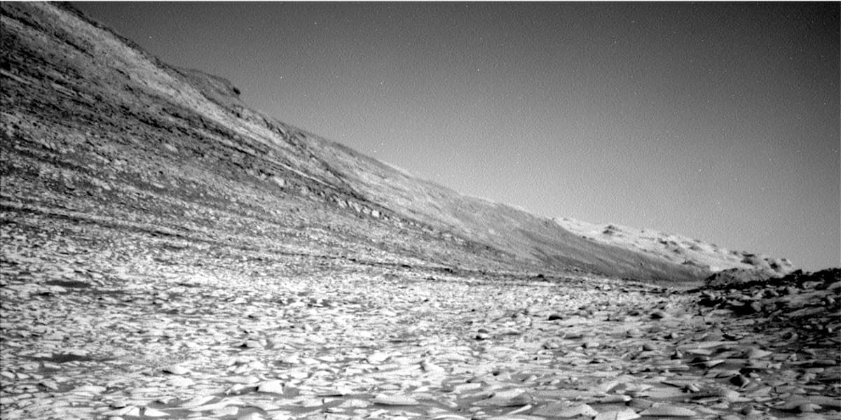 Sols 4079-4081: Shaking Out the Dust