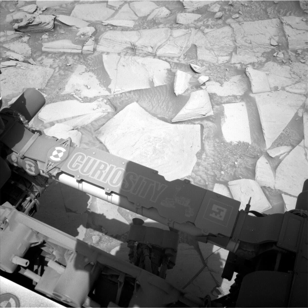 Sols 4098-4099: With Love From Mars