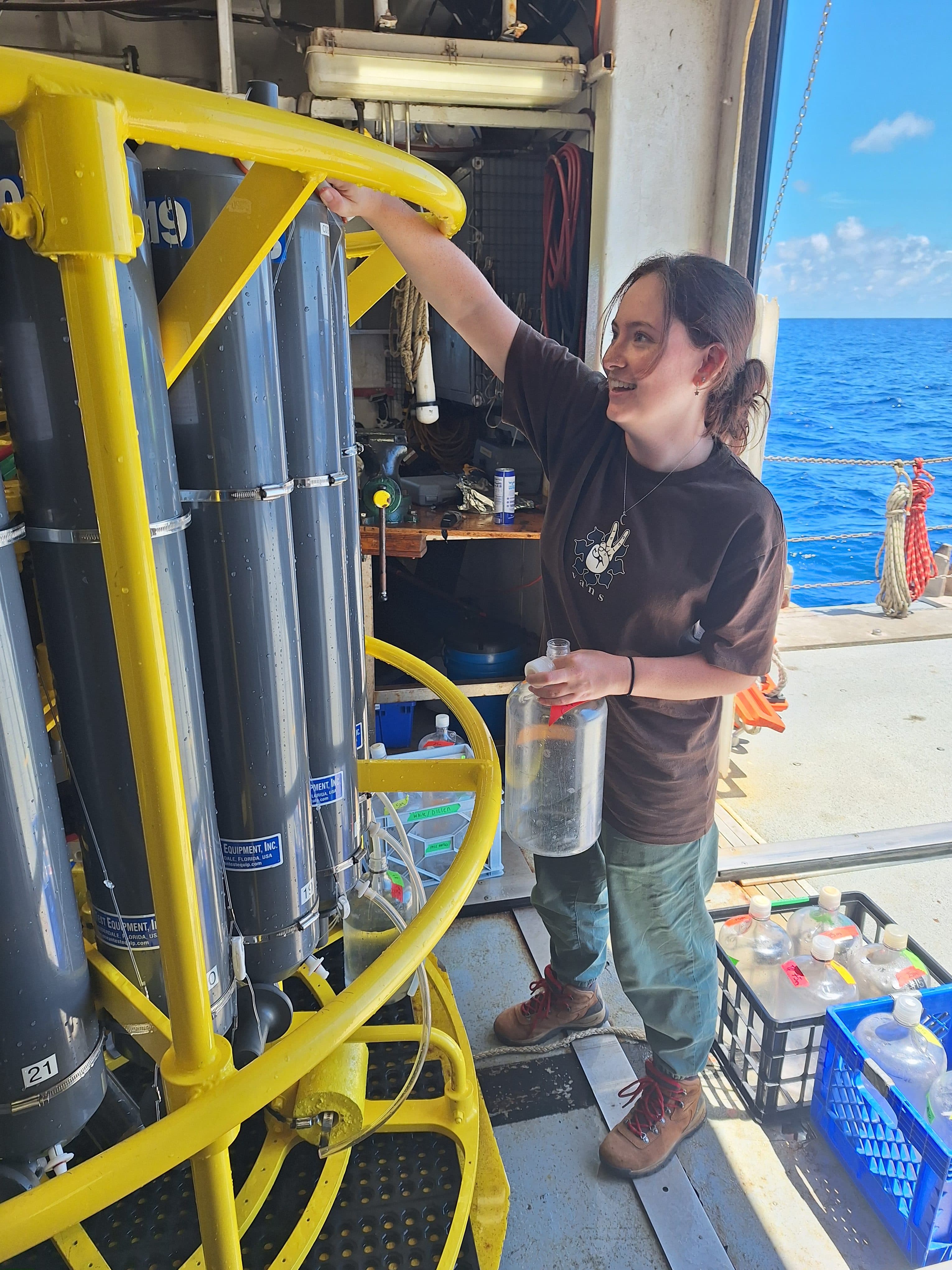 Fernanda Henderikx-Freitas: Scanning the Hawaiian Seas
