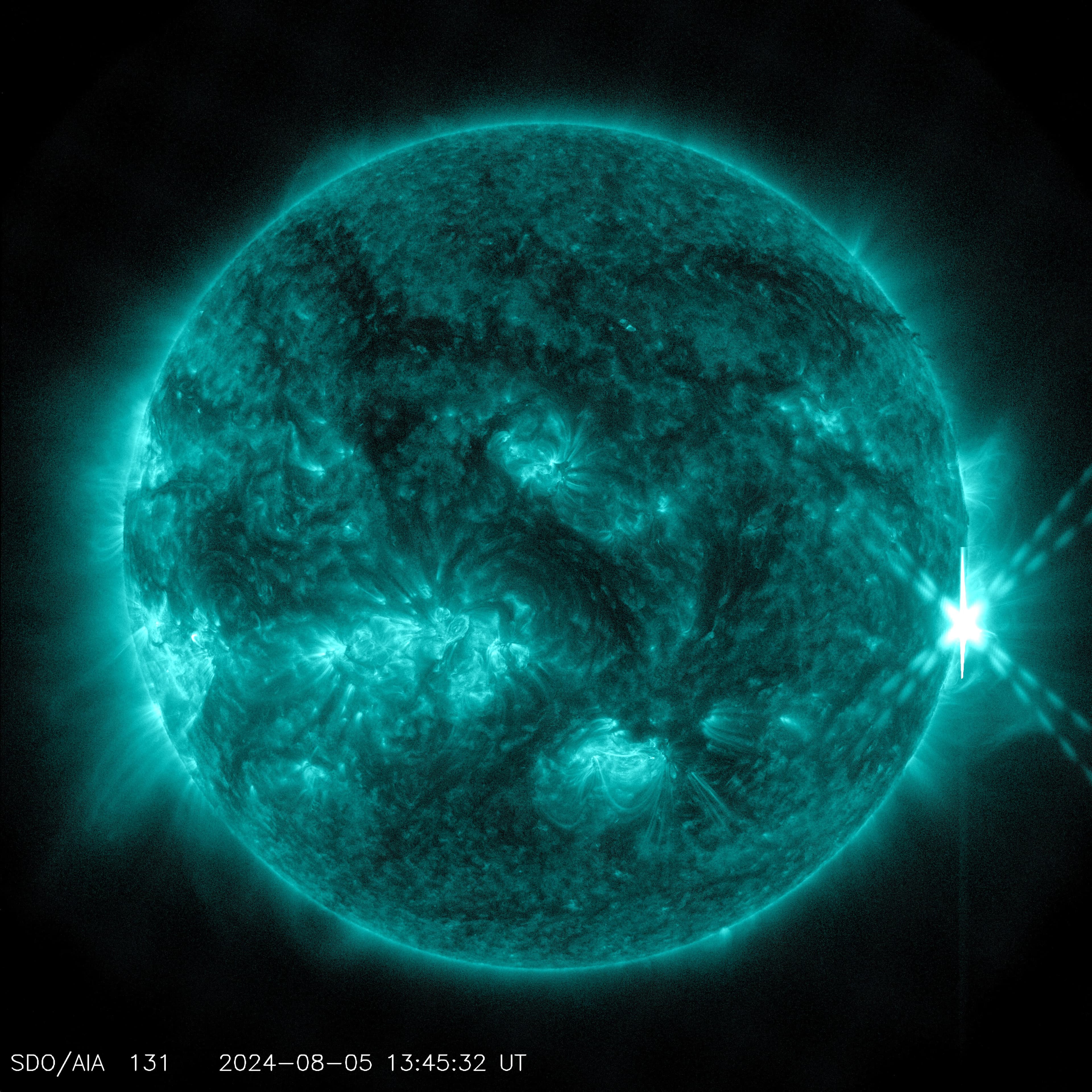 Strong Solar Flare Erupts from Sun