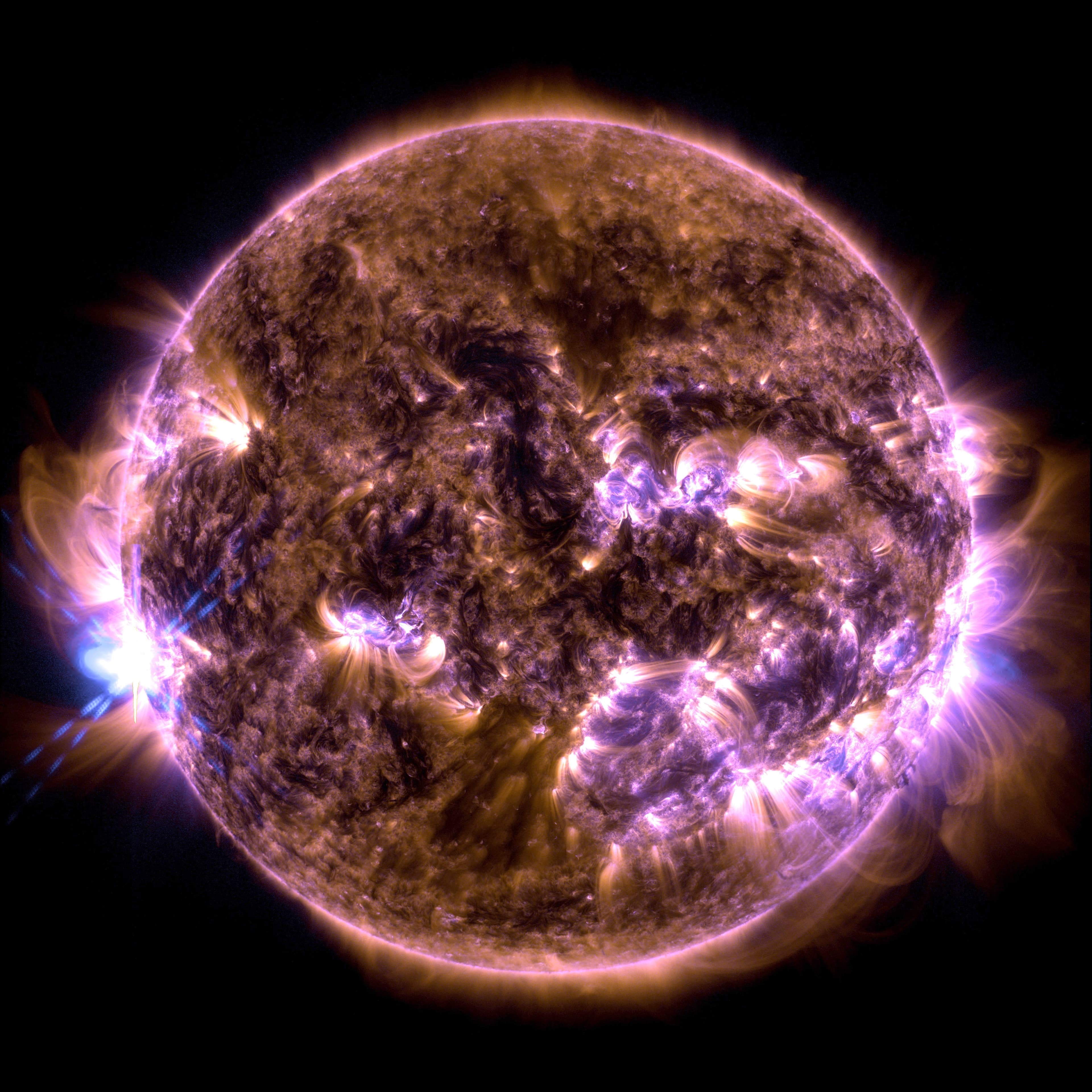 Strong Solar Flare Erupts from Sun