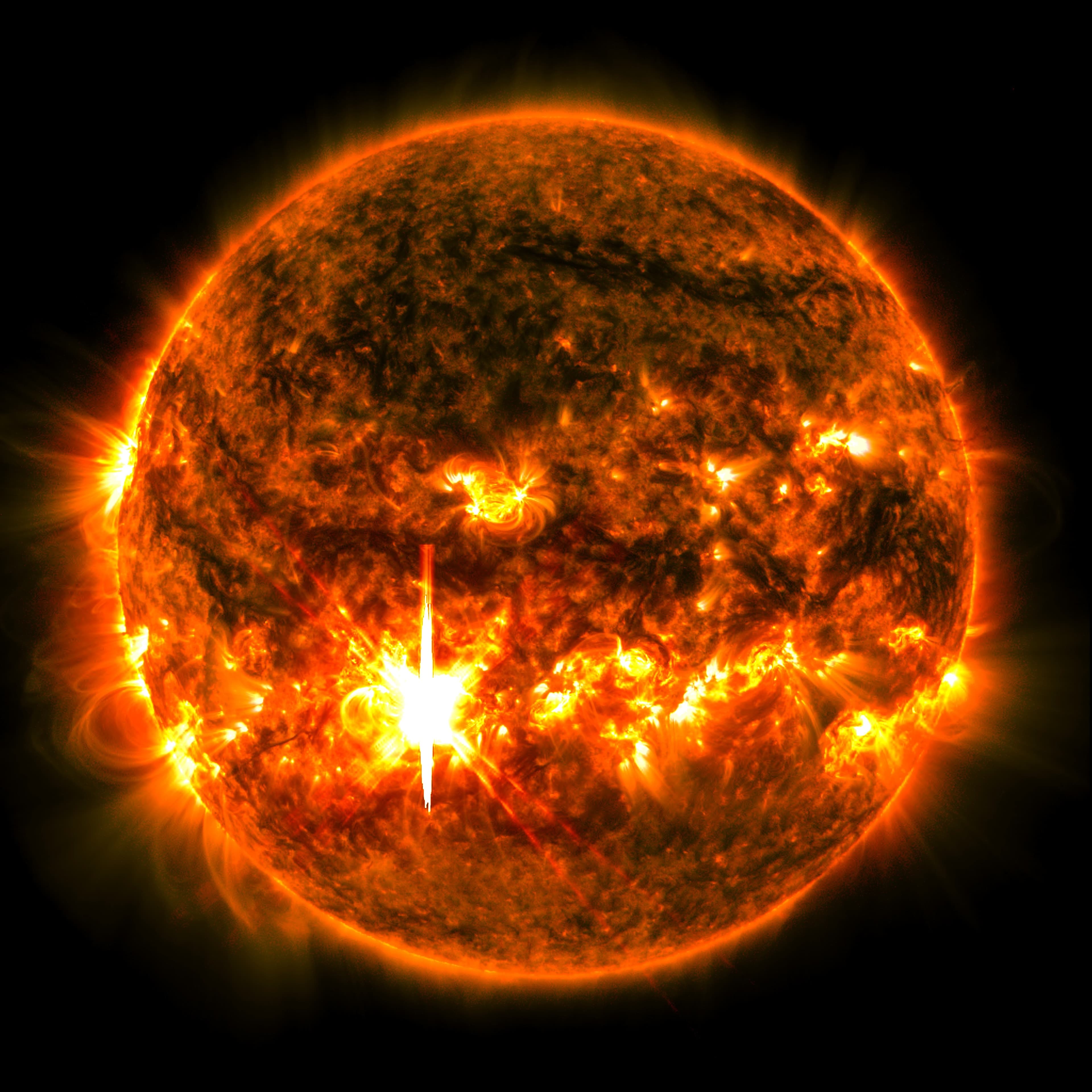 Strong Solar Flare Erupts from Sun