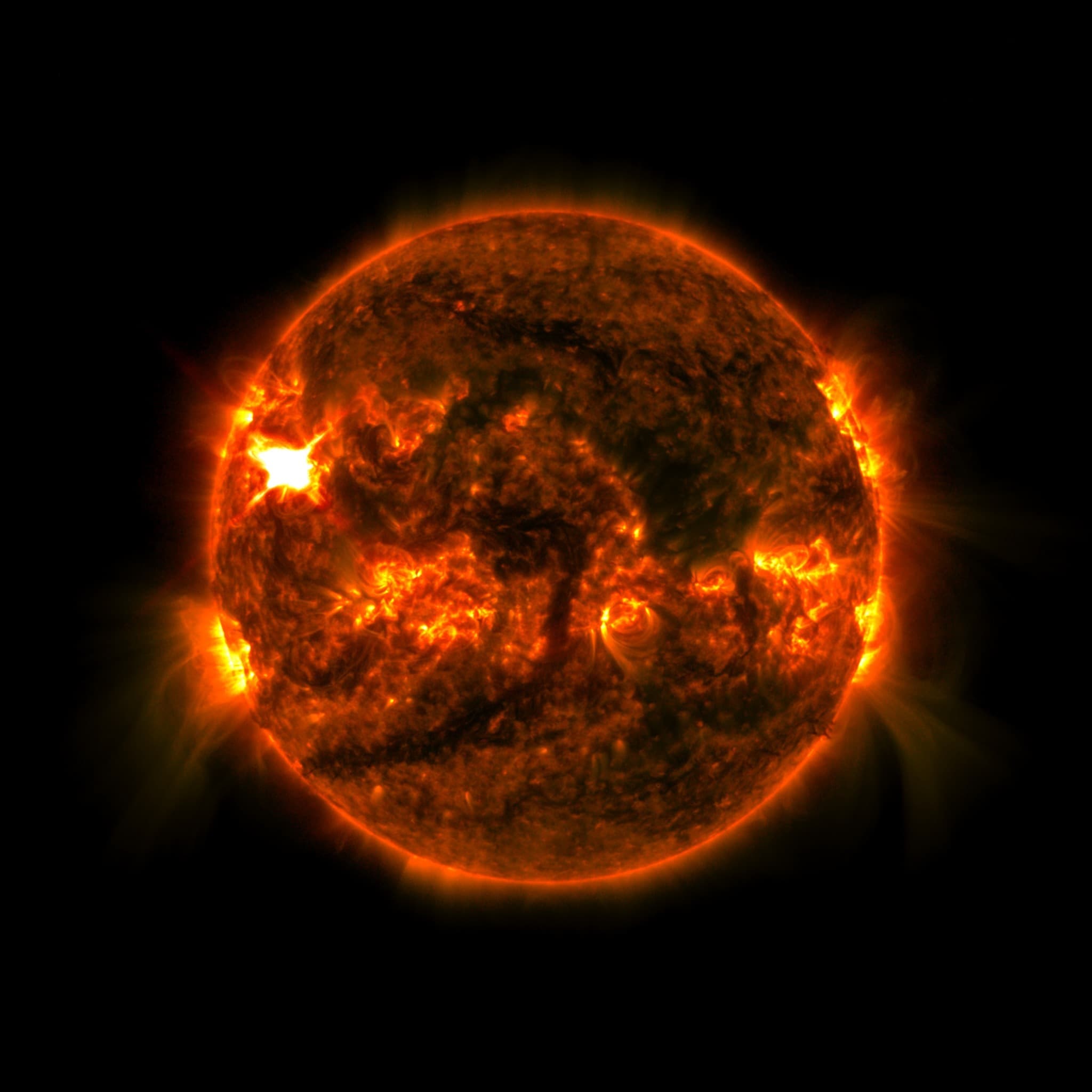 Strong Solar Flare Erupts from Sun